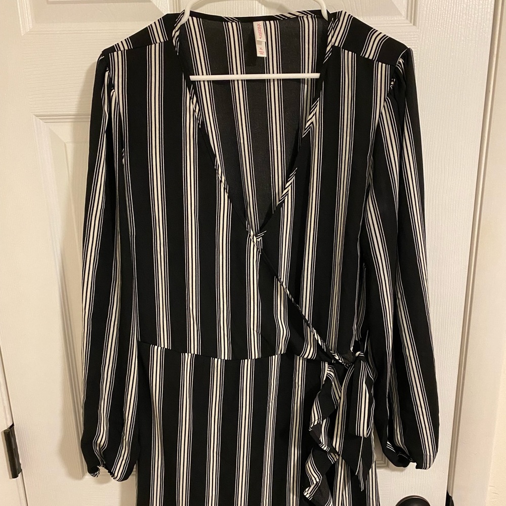 LIKE NEW: Black and White Dress
